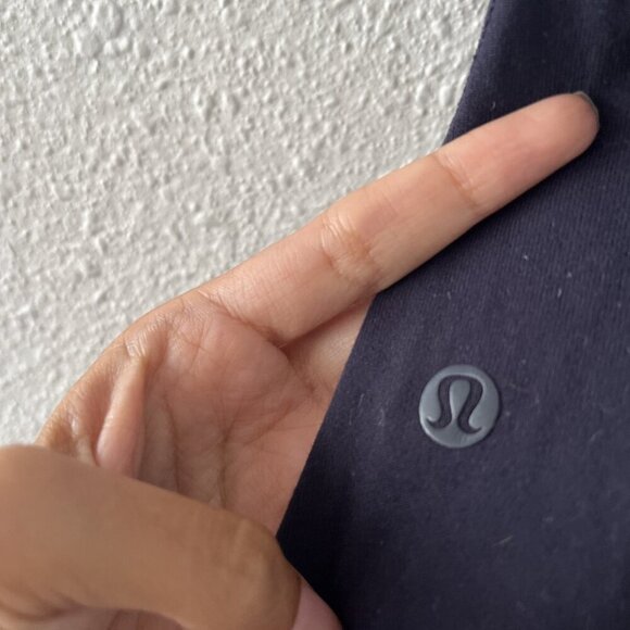 Lululemon Size 2 Navy Blue Mesh Back Tank Top w Built in Bra *Msg one insert - Picture 3 of 6